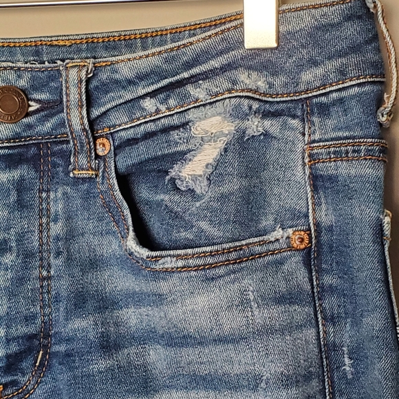 AE Tomgirl Stretch 9" High Rise distressed Jeans - Picture 9 of 9